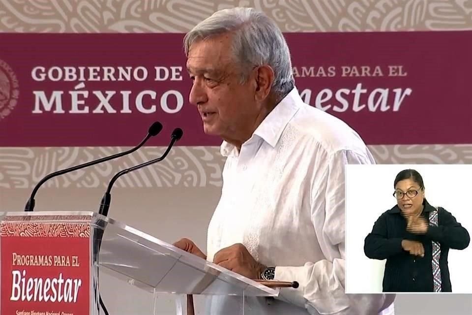 López Obrador llamó ladrones a quienes se oponen a nuevos contenidos.