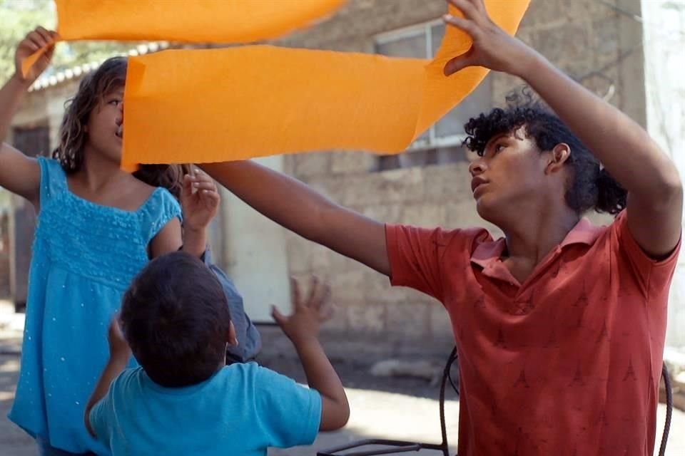 'Cosas que No Hacemos', el documental de Bruno Santamaría, inaugurará el 24 de junio la Muestra Internacional de Cine Queer, que celebra su décimo aniversario.