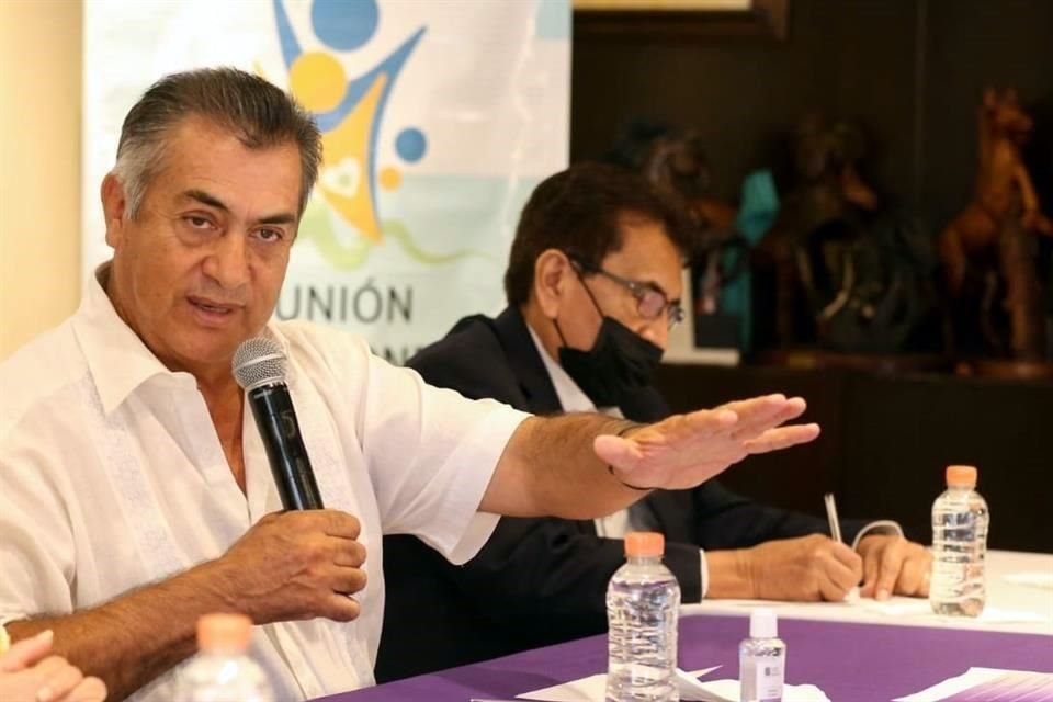 Jaime Rodríguez, Gobernador de Nuevo León, dijo que la reapertura de los planteles en nivel básico, tanto particulares como públicos, comenzará el lunes sólo con los maestros.