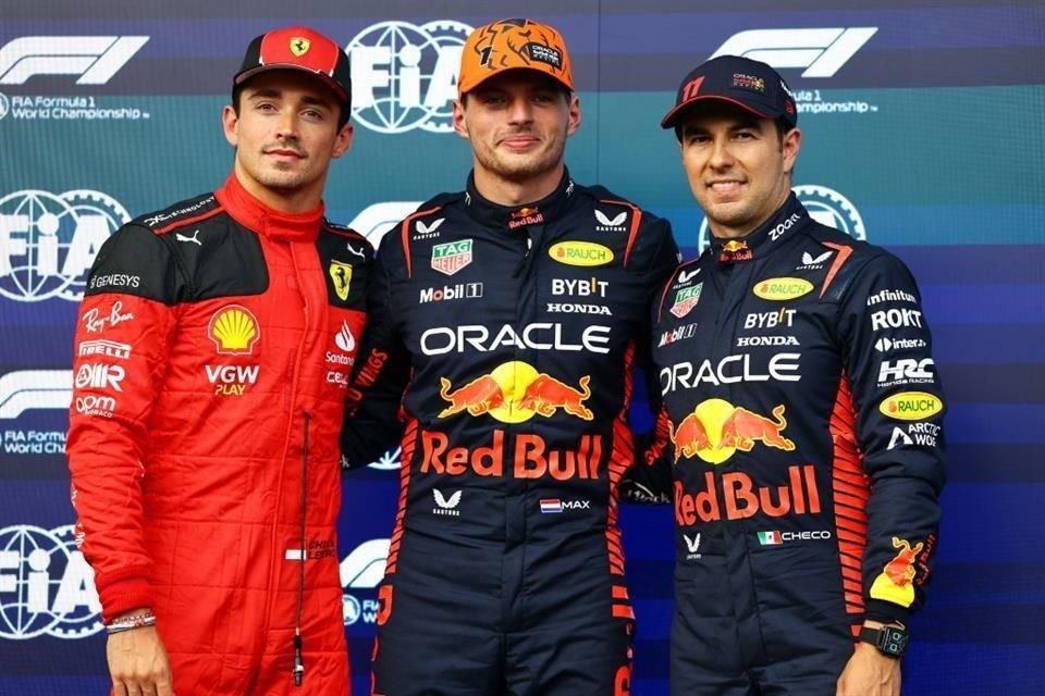 En Mercedes ven raro el dominio de Verstappen sobre Checo.