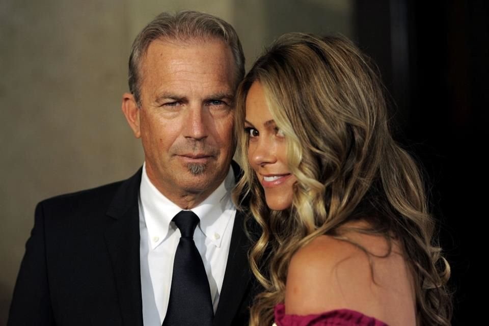 La ex esposa de Kevin Costner, Christine Baumgartner, presentó una solicitud para elevar la manutención de 129 mil dólares al mes a 175 mil.