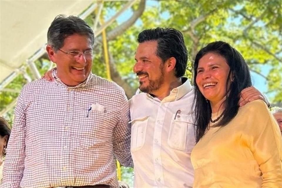 Carlos Morales Vázquez (Izq.), quien ha aceptado que pretende ser senador por Chiapas; Zoé Robledo, director del IMSS, y 'Manuelita' Obrador (Der.), aspirante a la Gubernatura por ese estado.