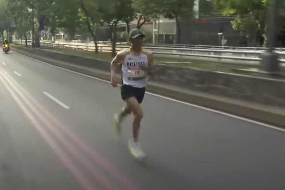 El atleta boliviano Héctor Garibay dio la sorpresa durante el Maratón de la CDMX.