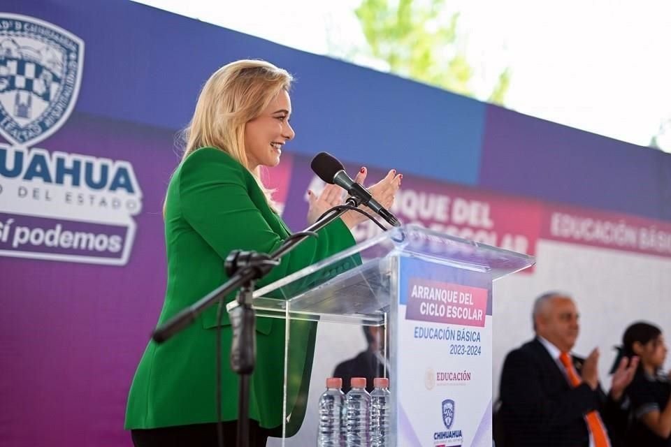 La Gobernadora de Chihuahua, María Eugenia Campos, inauguró el ciclo escolar 2023-2024 en la Escuela Secundaria Federal No. 7 'José Fuentes Mares'.