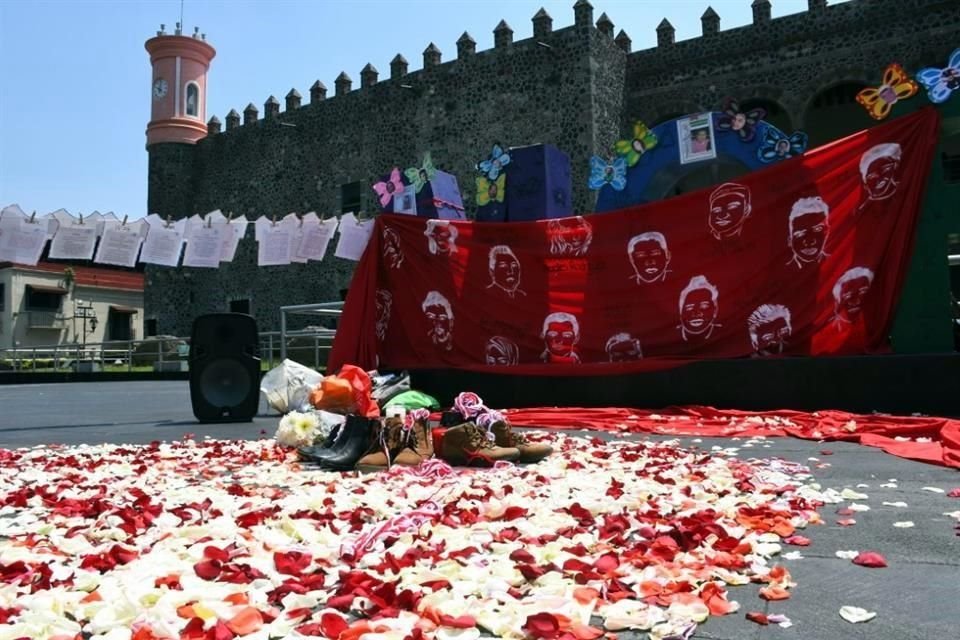 Madres, familiares y amigos marcharon, otras realizaron performance y otras más realizaron pintas al conmemorar el Día Internacional de las victimas Desaparecidas.