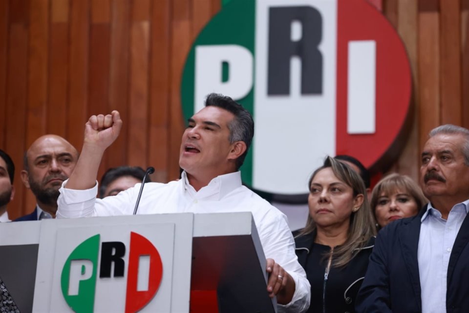 PRI determinó apoyar a Xóchitl Gálvez en su candidatura por el Frente opositor, luego que sondeos le dieron ventaja sobre Beatriz Paredes.