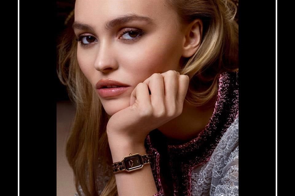 Lily Rose Depp se estrenó como la imagen del reloj Première Edition Originale, a partir de septiembre.