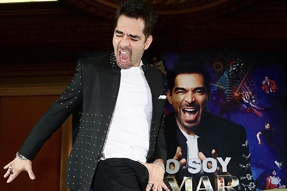 Omar Chaparro presentó su show 'Yo Soy Omar Chaparro' en el Teatro Metropólitan, donde combinó humor, reflexiones y burlas a sus amigos.