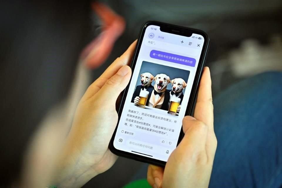 El chatbot de IA de Baidu se lanzó al público en agosto de 2023 tras un periodo de prueba de cinco meses.