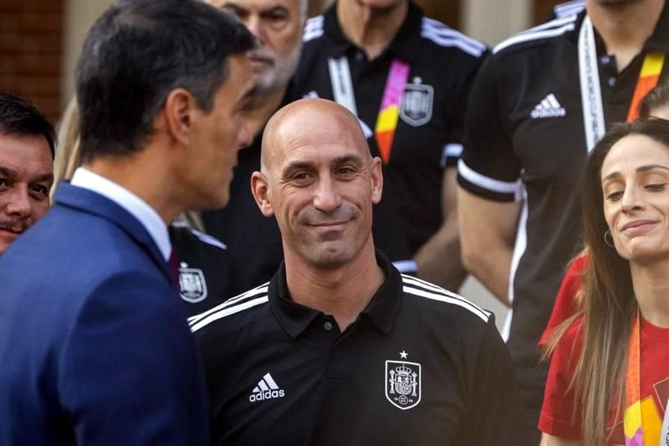 Rubiales se niega a dimitir.