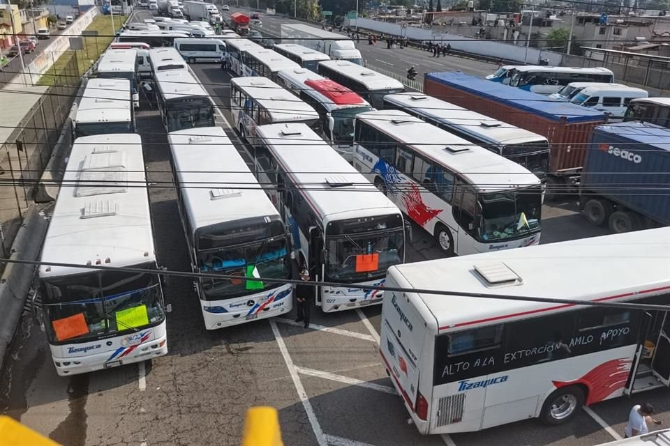 Los camiones fueron atravesados en la Autopista.