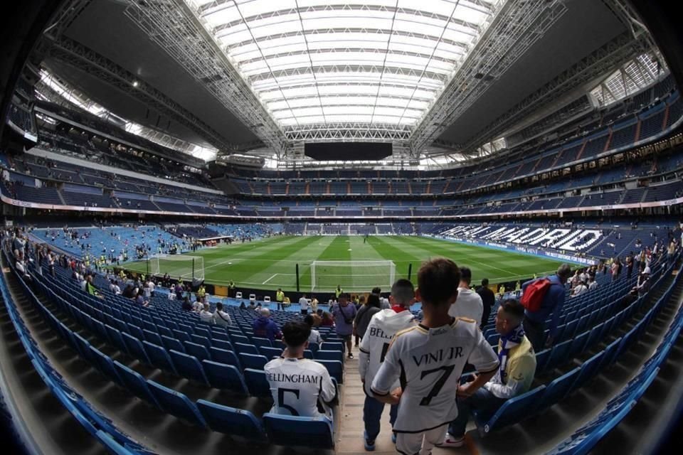 Éste fue el primer partido del Real Madrid que se juega en el Santiago Bernabéu en la temporada.