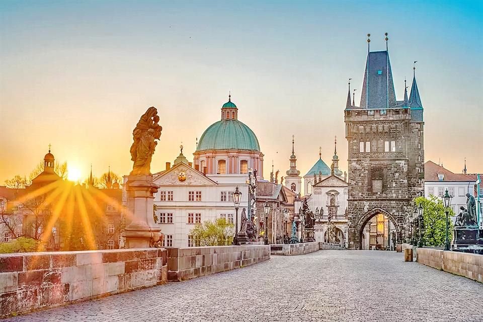 Icónico puente de Carlos, en Praga.