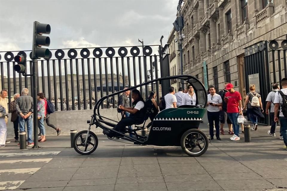 Las autoridades instalarán al menos 12 estaciones fijas para los ciclotaxis en la zona para regularizar este servicio. 