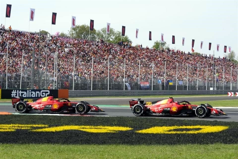 En las últimas vueltas, la gente de la Scuderia sufrió con la batalla que sostuvieron Leclerc y Sainz.