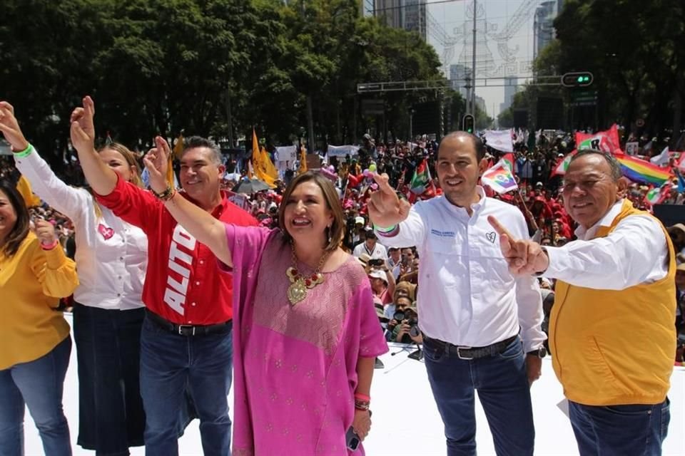 La hidalguense estuvo con líderes partidistas de la Oposición.