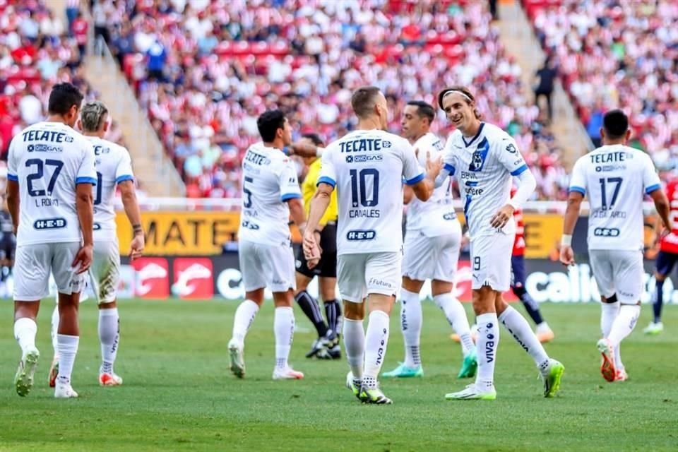 Con doblete de Sergio Canales, los Rayados volvieron a la senda del triunfo al vencer 2-1 a Chivas.