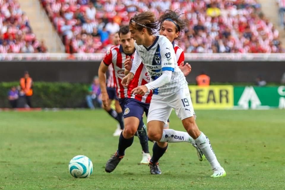 Con doblete de Sergio Canales, los Rayados volvieron a la senda del triunfo al vencer 2-1 a Chivas.