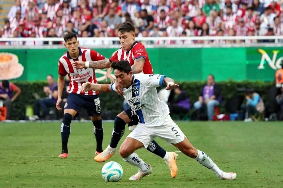 Con doblete de Sergio Canales, los Rayados volvieron a la senda del triunfo al vencer 2-1 a Chivas.