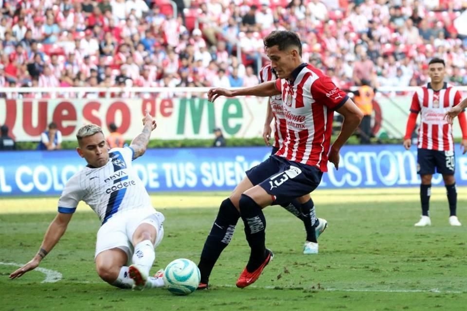 Con doblete de Sergio Canales, los Rayados volvieron a la senda del triunfo al vencer 2-1 a Chivas.