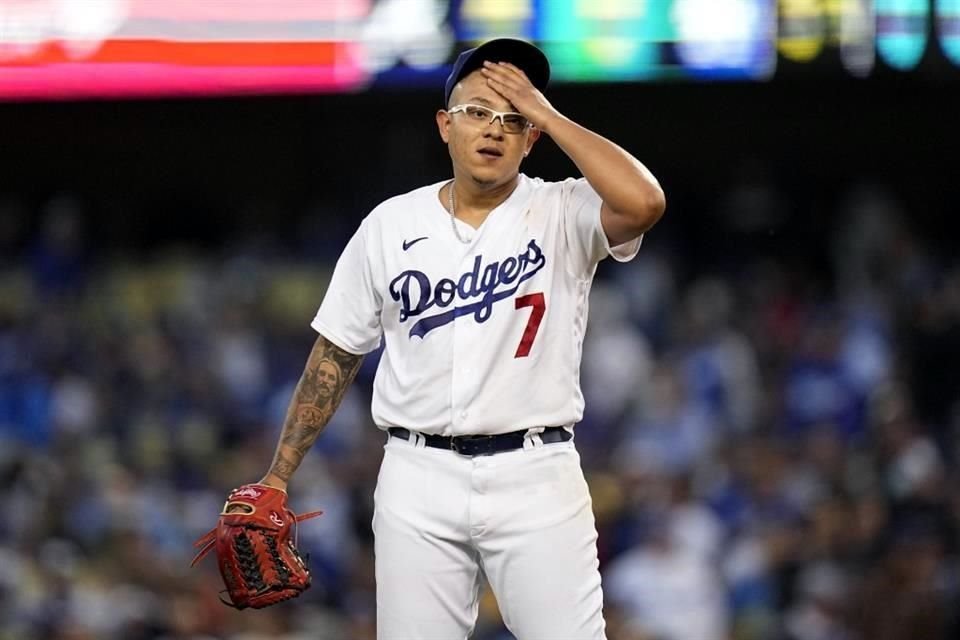 El pitcher mexicano Julio Urías fue detenido por violencia doméstica, misma situación que le produjo una suspensión de 20 juegos en la MLB en 2019.