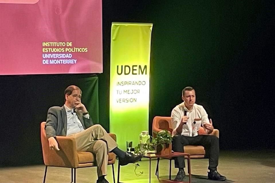 Luis Donaldo Colosio, Alcalde de Monterrey, en evento de la Universidad de Monterrey.