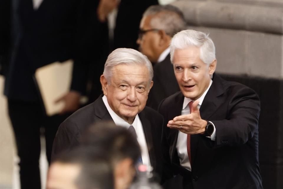 El Presidente Andrés Manuel López Obrador asistió a la ceremonia por el sexto Informe de Alfredo del Mazo, Gobernador priista del Estado de México.