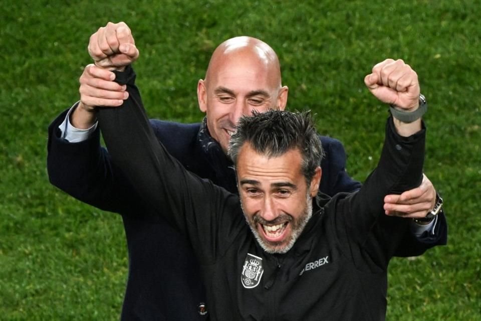 Luis Rubiales y Jorge Vilda durante la celebración del título mundial de la Selección de España femenil.