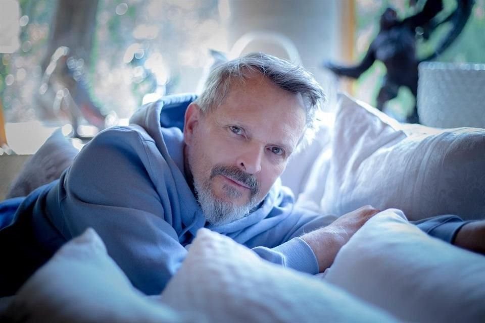Miguel Bosé reveló que seguirá viviendo en México a pesar de ser asaltado, pues sus hijos aman el País.
