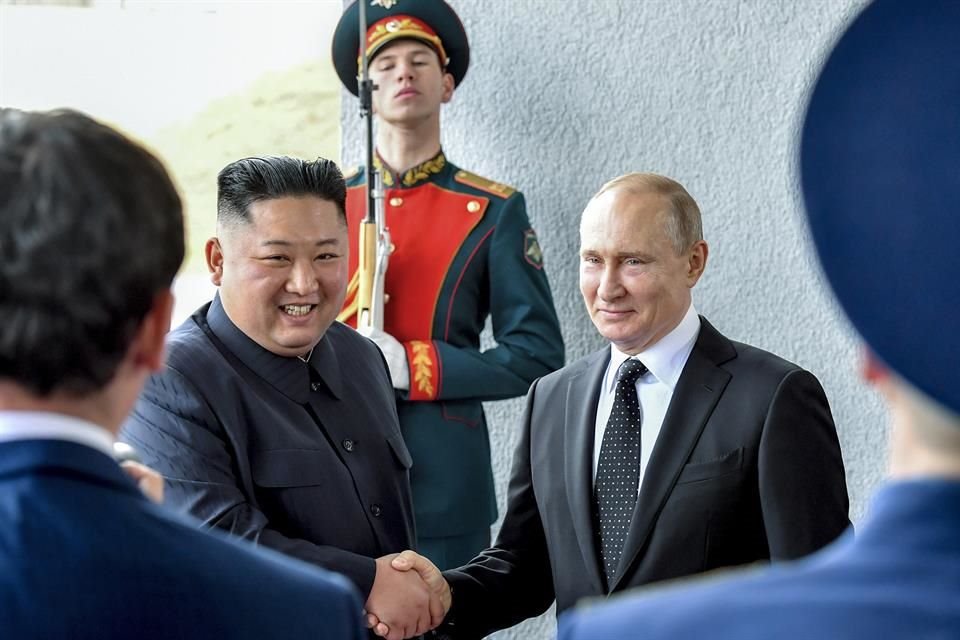 El Presidente de Rusia, Vladimir Putin, y el líder norcoreano Kim Jong Un durante una reunión en Vladivostok, en 2019.