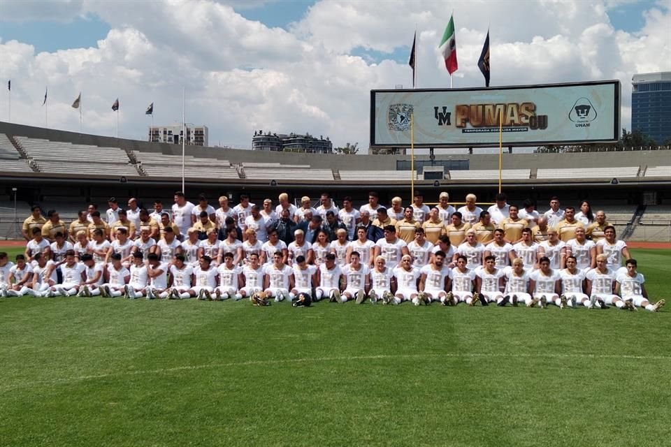 Ante la presencia del rector de la UNAM, Enrique Graue, jugadores de Pumas CU se comprometieron a alcanzar el Campeonato de la Liga Mayor.