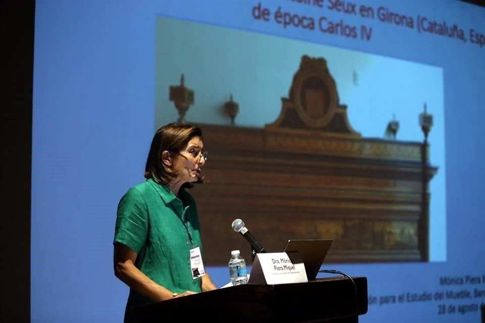 La historiadora del arte Mónica Piera Miquel dictó una conferencia magistral en el marco del primer día del Congreso Iberoamericano de Historia del Mueble, en el Museo Franz Mayer.
