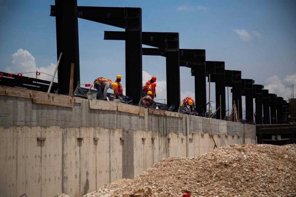 A través del Puerto se ha movilizado cemento, rieles, clínker, balastro, diésel ecológico, cambios y durmientes, entre otros, que se utilizarán en la construcción del Tren Maya. 