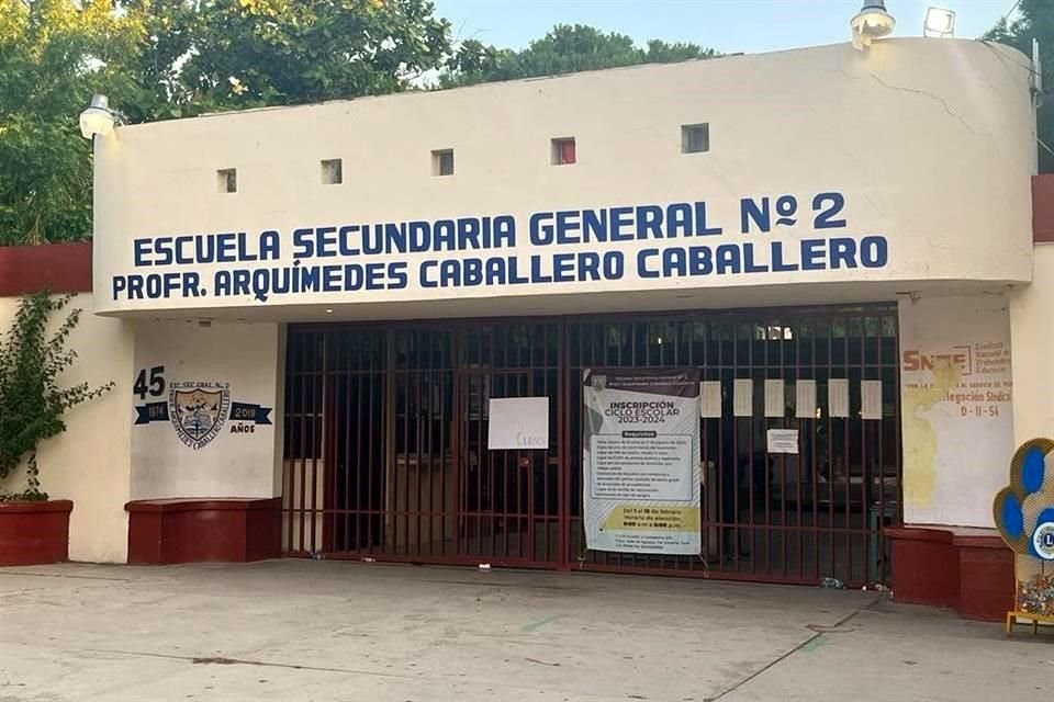 Planteles escolares en Campeche suspendieron clases y en otras entidades se ajustó jornada escolar.