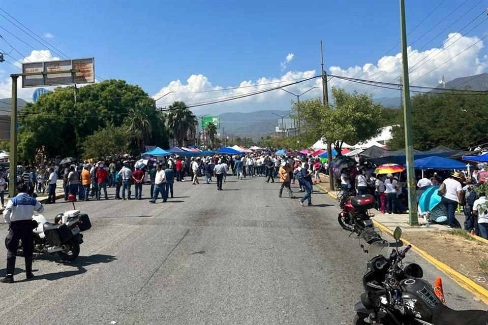 Durante la mañana, los docentes determinaron cerrar el tráfico a la circulación de la calzada de Tamatán.