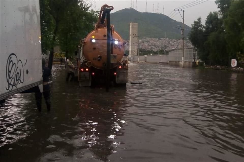 Las fuertes lluvias de esta tarde causaron varias afectaciones en varias calles de las alcaldías del norte y oriente de la CDMX.