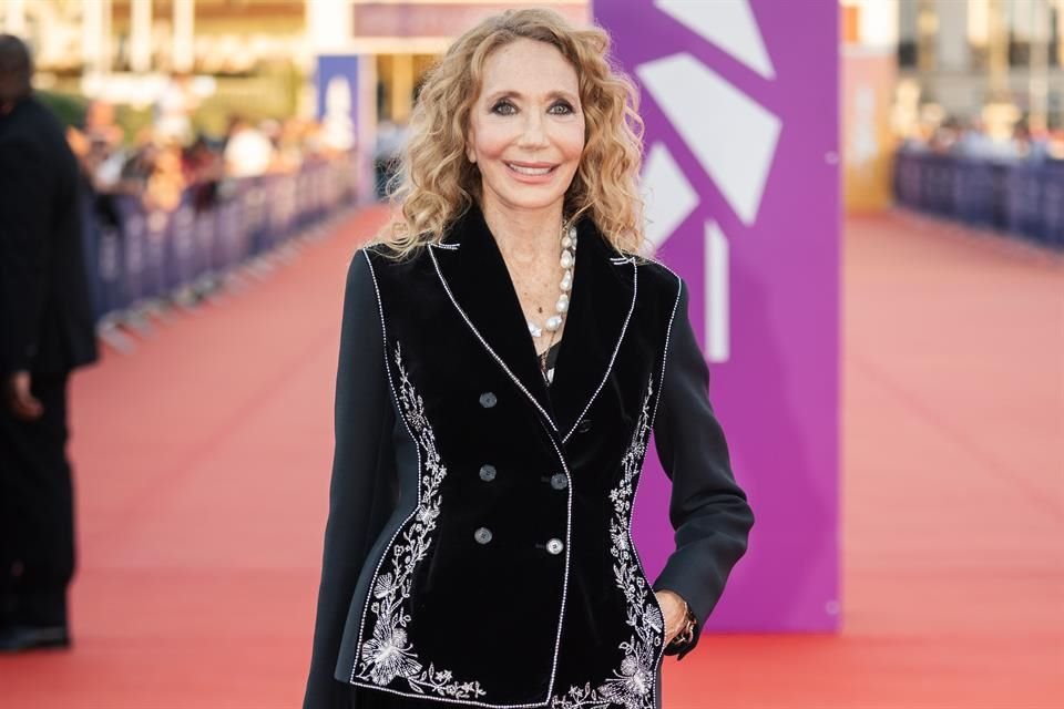 Marisa Berenson / Famosos del cine y la industria de la moda usaron diseños de Dior en el Festival Americano de Cine celebrado en Deauville.