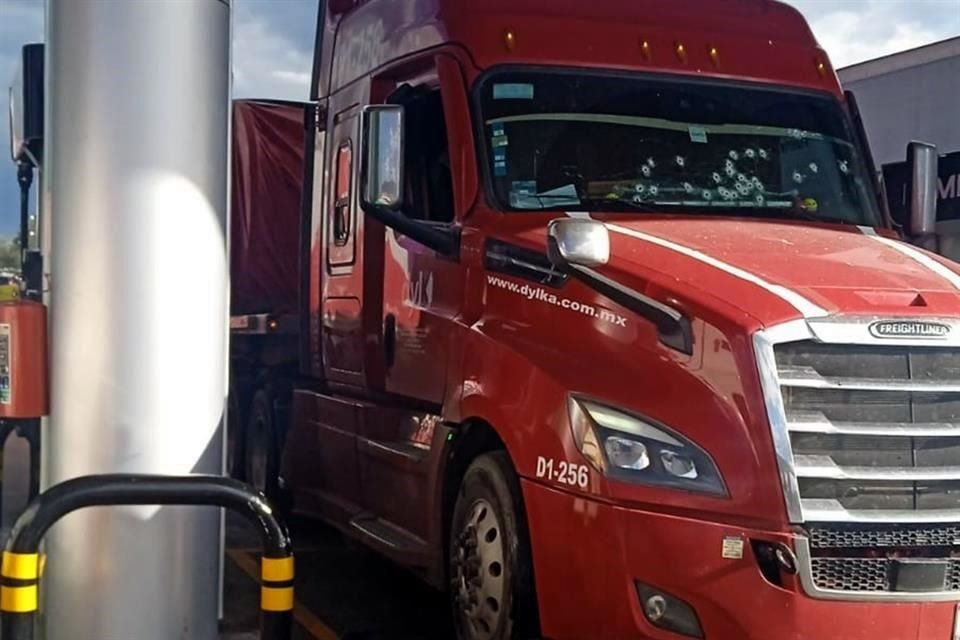 El ataque ocurrió cuando intentaban robar un tráiler sobre la autopista México-Querétaro.