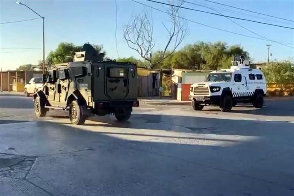 Vehículos militares realizan recorridos en zonas de Tamaulipas afectadas por la inseguridad.