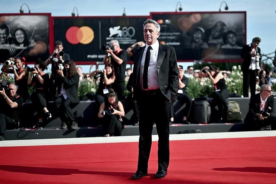 El actor chileno Alfredo Castro alternó los mundos de Augusto Pinochet y Salvador Allende, 50 años después, en 'Los Mil Días de Allende'.