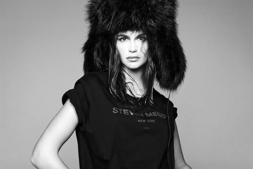 Steven Meisel se unió a Zara para lanzar una nueva colección de prendas y accesorios que fueron modelados por Linda Evangelista.