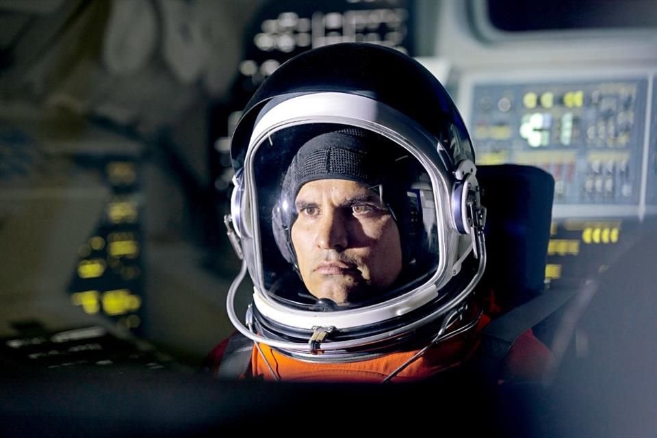 Michael Peña encarna al astronauta de origen mexicano que logró alcanzar el espacio.