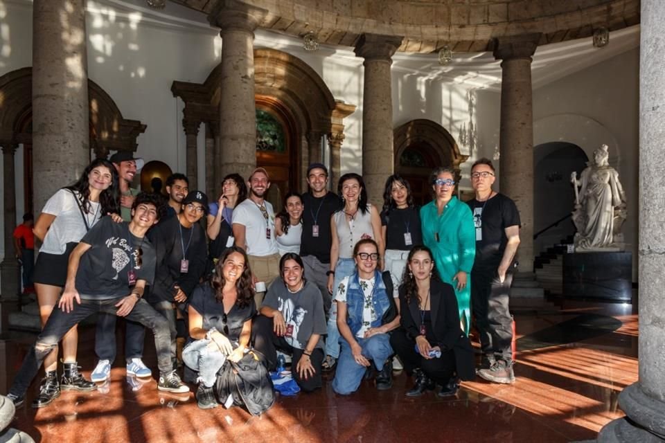 En medio de un ambiente festivo, celebridades de la cinematografía nacional se preparan para la edición 65 de los Premios Ariel, en Jalisco.
