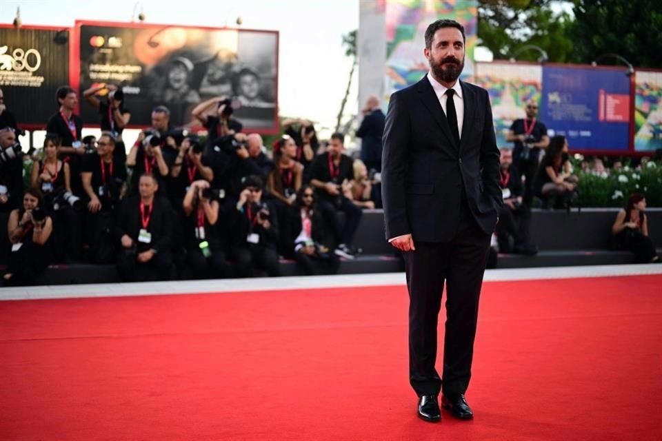 El director chileno Pablo Larraín asiste a la alfombra roja de la ceremonia de clausura.