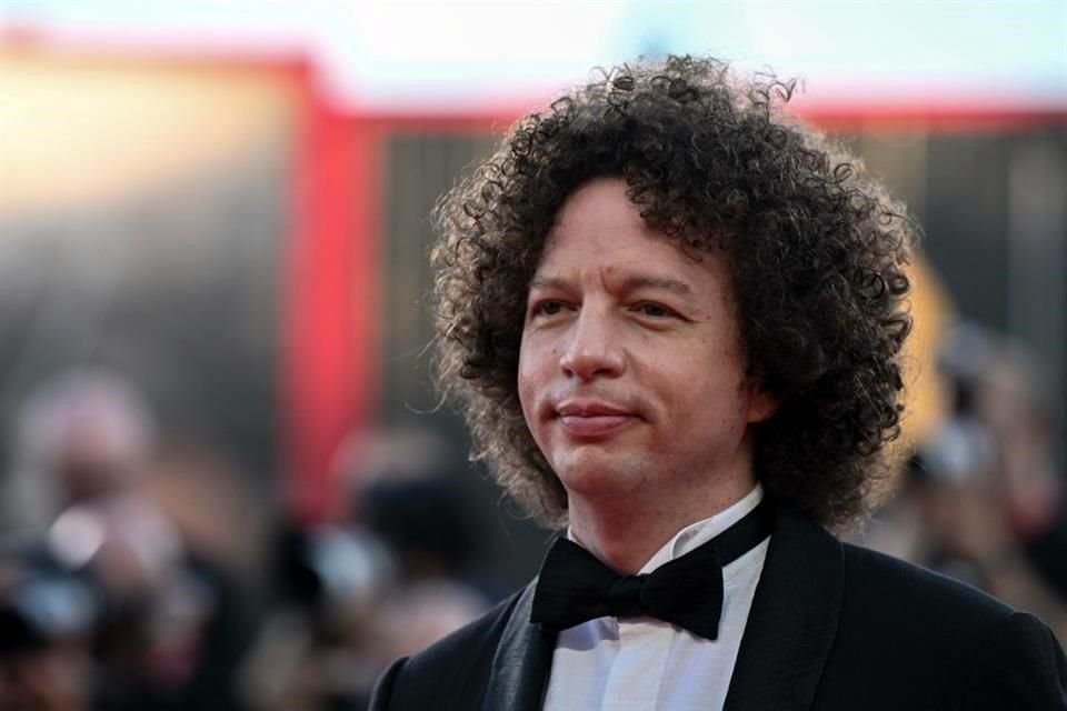 El director mexicano Michel Franco asiste a la alfombra roja de la ceremonia de clausura del 80 Festival de Cine de Venecia.