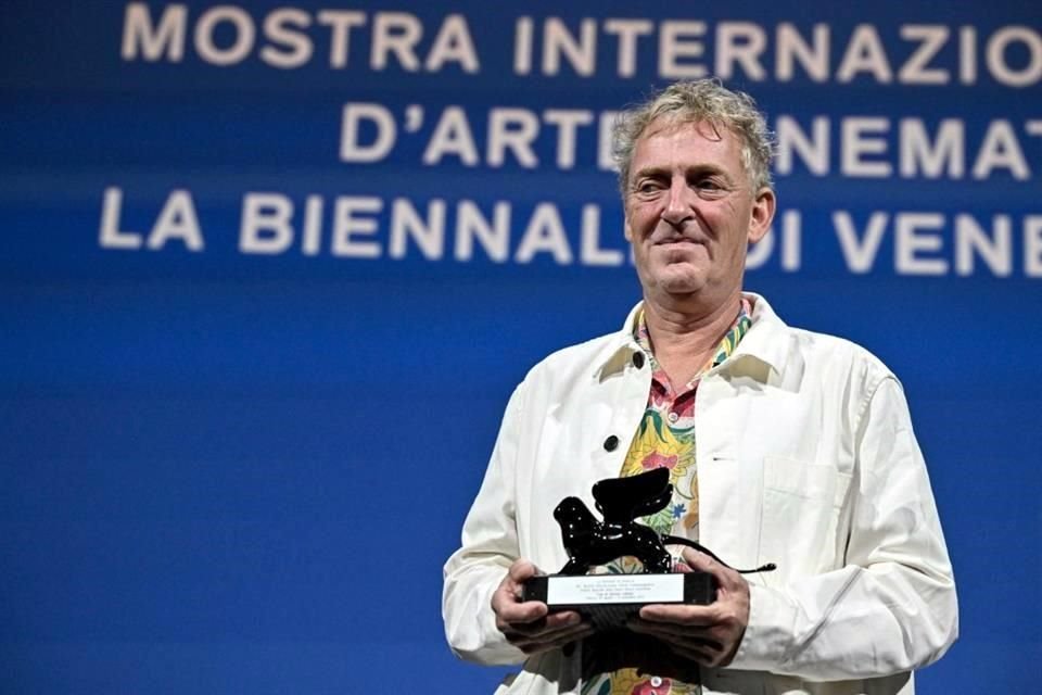 Adriaan Lokman recibió el Premio Especial del Jurado Inmersivo de Venecia por 'Flow'.