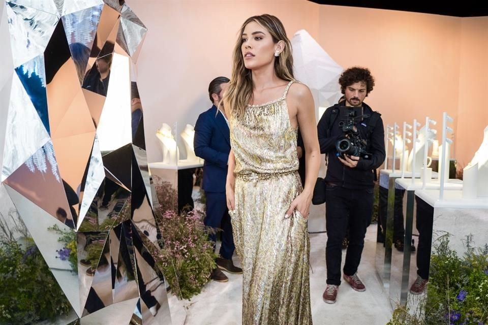 La modelo Michelle Salas se presentó como nueva amiga de la firma de joyería Tiffany & Co, en la exhibición 'Diamonds & Wonders'.