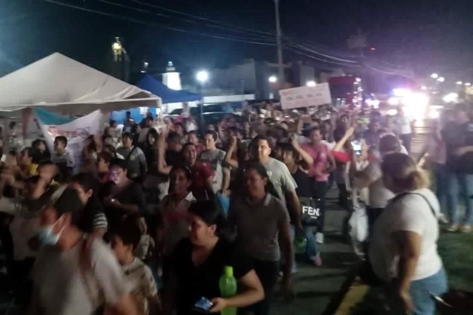 Una de las caminatas se realizó anoche en Altamira, en el sur de Tamaulipas.