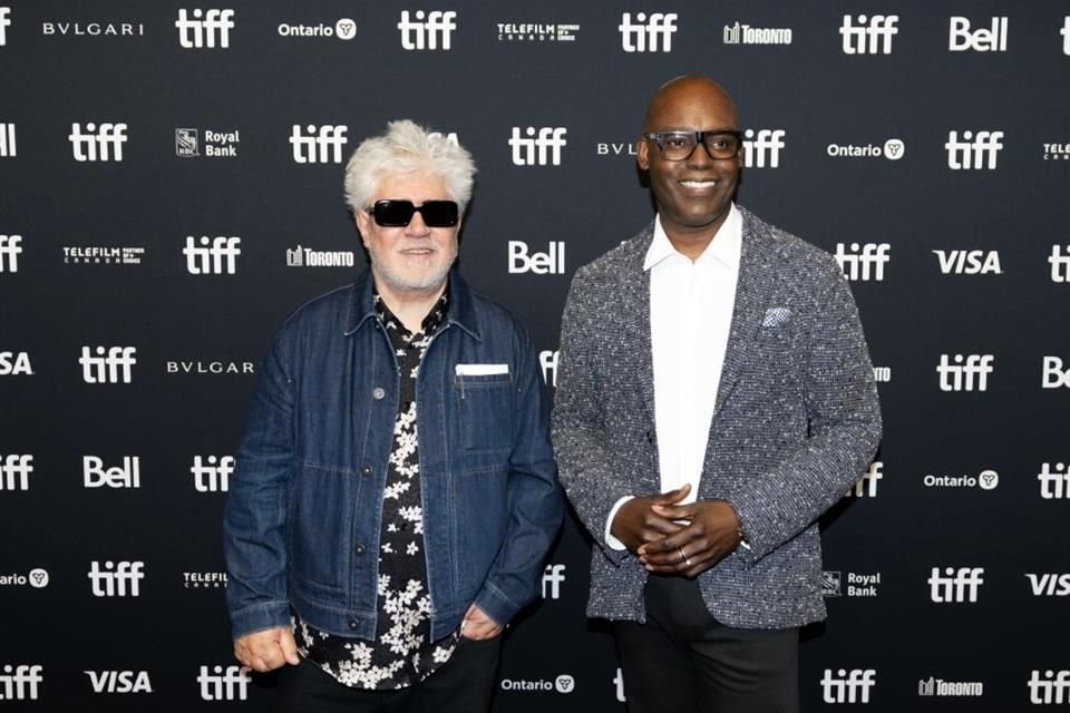 Estrenos mundiales desangelados y una que otra estrella como Pedro Almodóvar se hacen presentes en el Festival de Cine de Toronto.