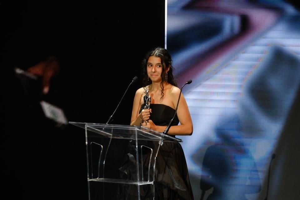 Emilia Berjón, hija de la actriz Arcelia Ramírez, se llevó el premio a Mejor Revelación Actoral.